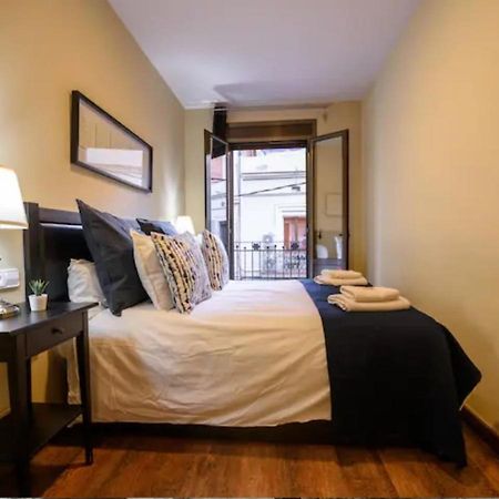 Ramblasrentals Cozy Renovated 2Br With Balcony Lift 20M Rambla - Parking - Wifi Barcelona Eksteriør billede