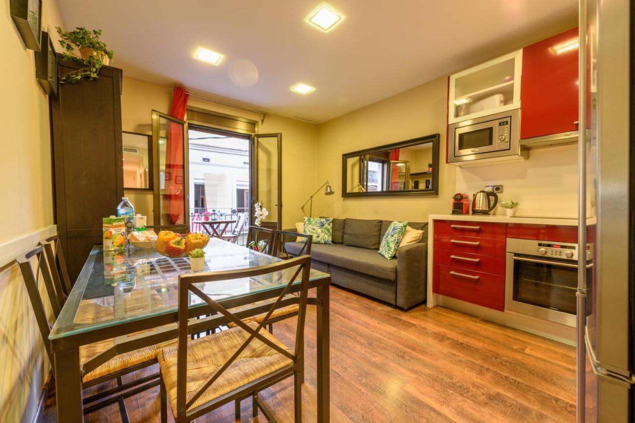 Ramblasrentals Cozy Renovated 2Br With Balcony Lift 20M Rambla - Parking - Wifi Barcelona Eksteriør billede